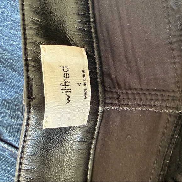 Wilfred Black Straight Leg Women's faux leather pants. Ankle length on 5’9 - Picture 5 of 5